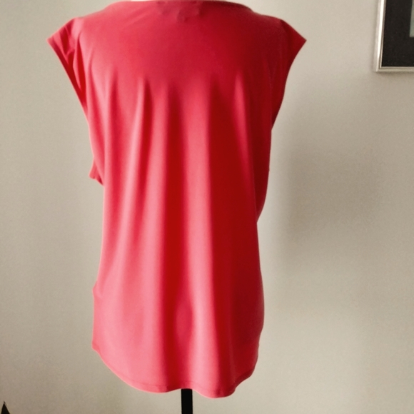 NWOT LAURA ladies sleeveless top in coral with goldtone band at neckline - Picture 4 of 8